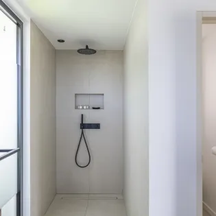 3.2 amalur guest bathroom 1